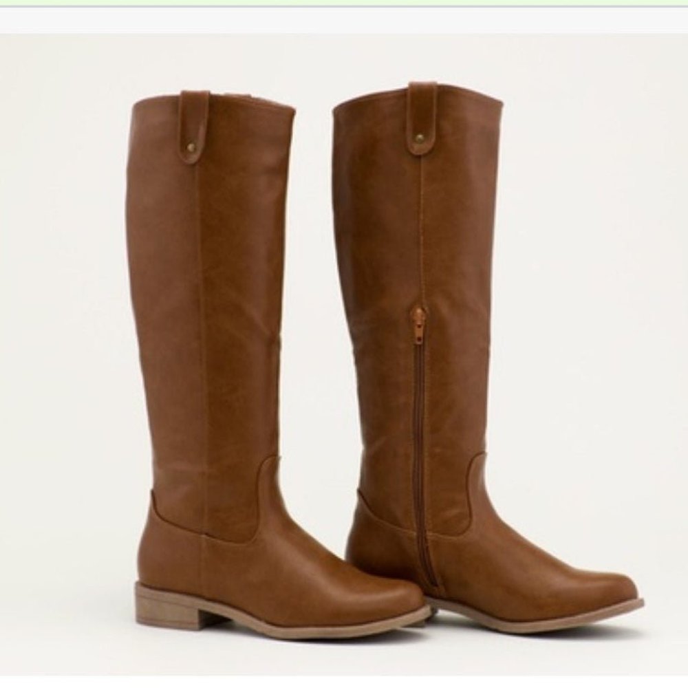 Tippy Button Boot Tan